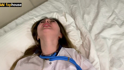 Alina Rai: Bệnh nhân phòng khám tư nhân đụ y tá đã kết hôn...