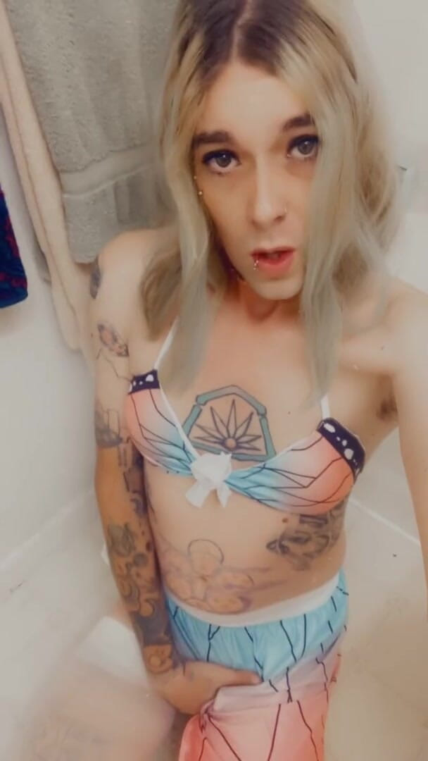 CarmenMelatonin: Sexy swimsuit slut