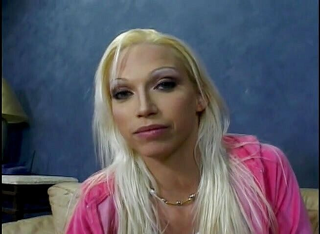 Alfacontent Babes: Gagica uimitoare Nikki Hunter este futută anal la audiție