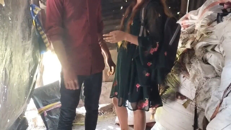 Nazima Khan: Skutečné virální šukací video indické vesnické studentky