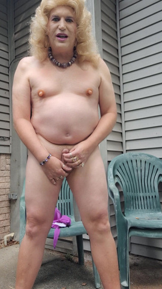 Victoria Lecherri: Bugil dan orgasme di luar ruangan