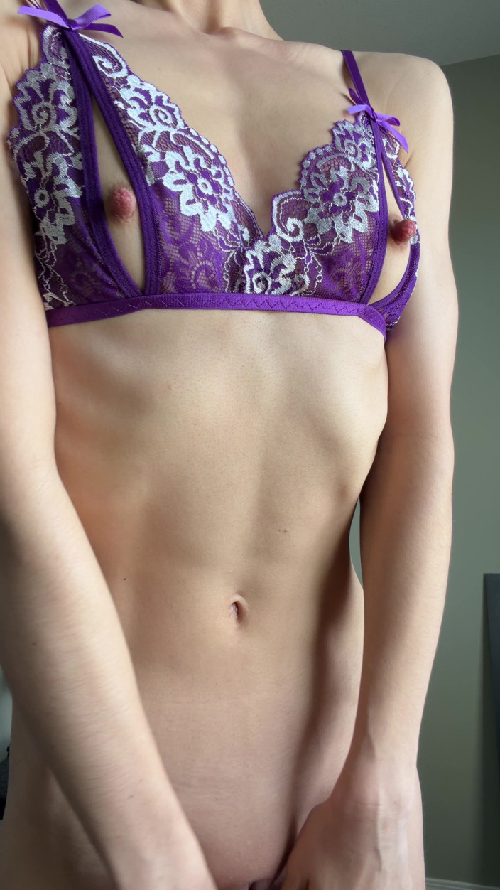 Ms_Emmy_Lynn: Peekaboo Bra on Skinny Fit Tease