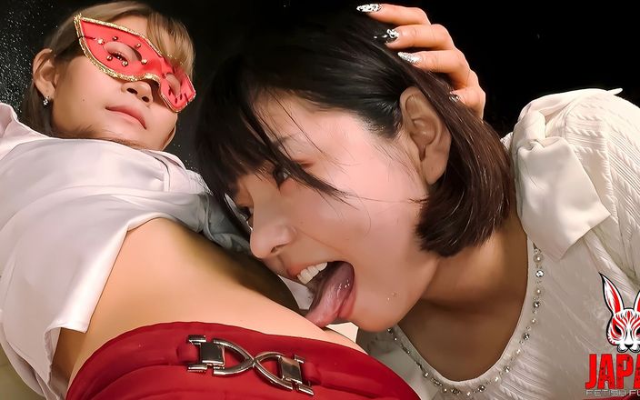Japan Fetish Fusion: L'ispettore azusa Misaki apre l'ombelico di yuuka Ichii. Prima, aspirazione....