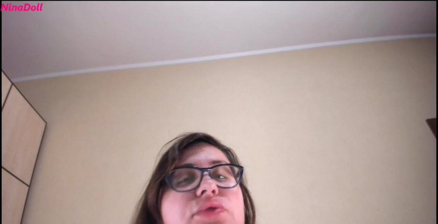 Nina Doll: Nypa oljiga nipps som du dricker från dem