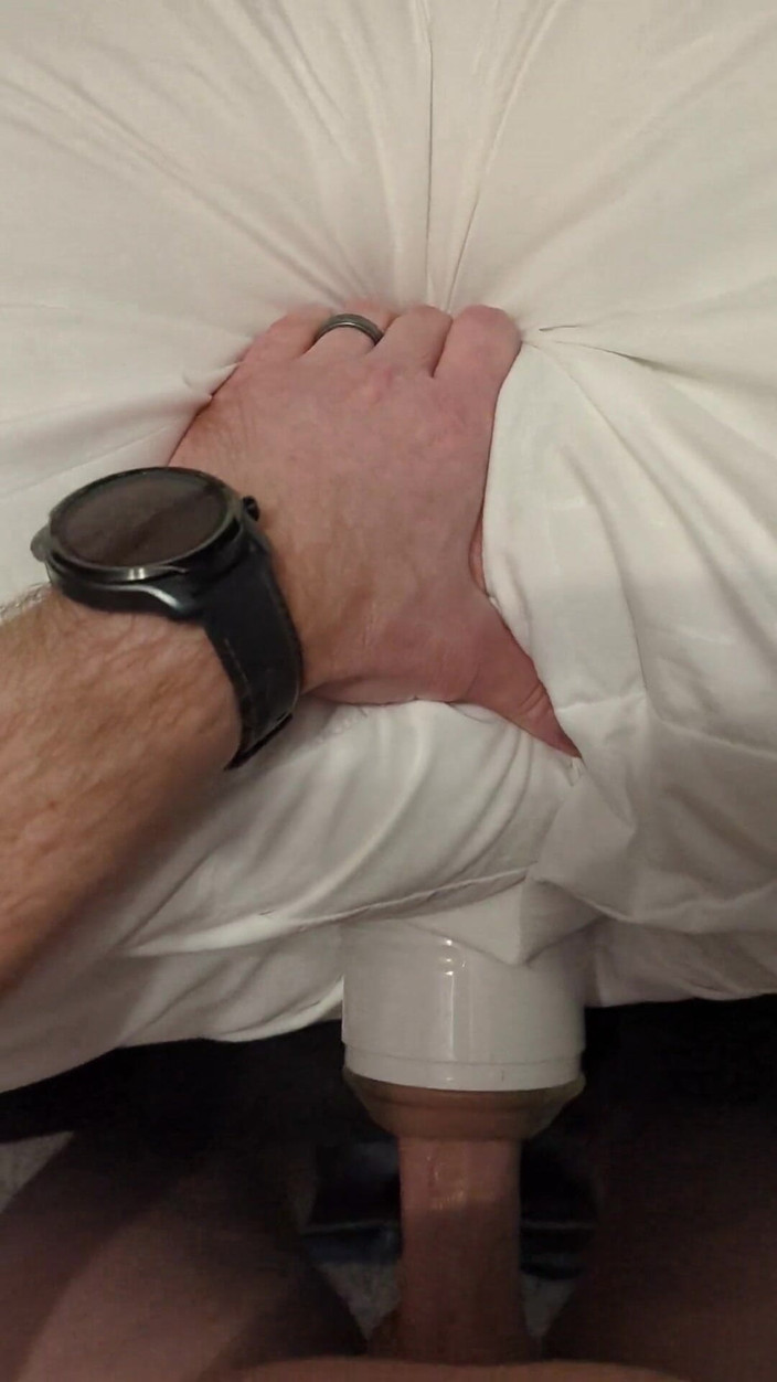 Bald Daddy: Balddaddyパパは黒いふしだらな女ファンタジー大人のおもちゃを持っています白いペニスを排出します(60 fps)