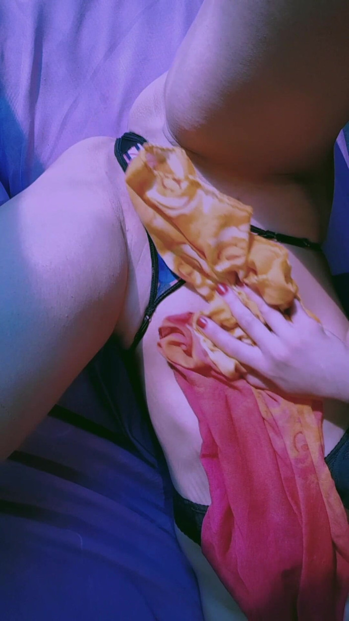 AnabEsteb: Anablove Shows How She Masturbates Very Hard and Rich. Solo...