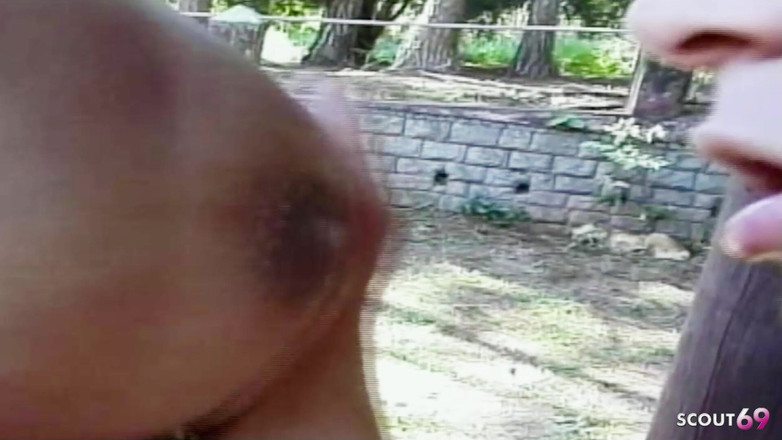 Shemale TS Collection: 야외에서 남자들에게 애널 따먹히는 금발의 마른 쉬멜