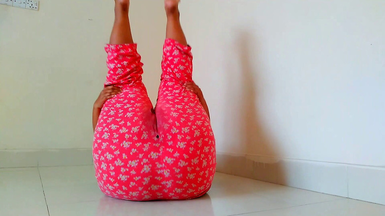 Aria Mia: Awek kolej Arab yang bertetek besar menggoda jurulatih di bilik...