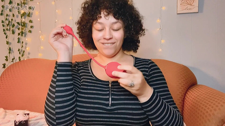 fiestry: Enjoying My New Vibrating Rose Toy