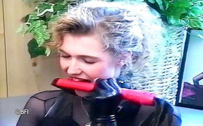 Fetish Tv: Penguasaan curang dan lateks 2 - getah dan ais.