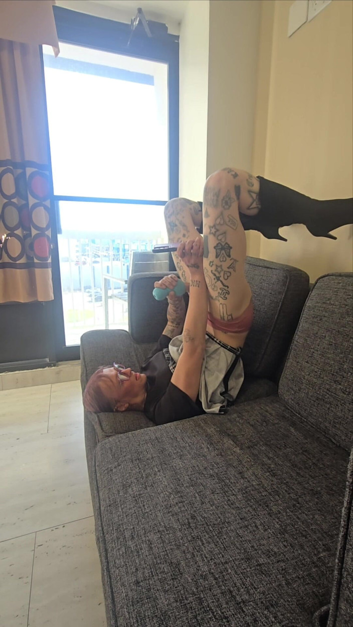 Lynn Kaotik: Trans-schlampe kommt auf ihr eigenes gesicht