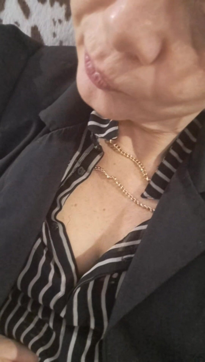 Sofy13: MILF sofy to dildo totálně nahá