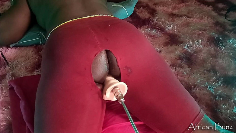 African Bunz: मेरी लेगिंग में इस छेद के माध्यम से मेरी चूत चोदो - चुदाई मशीन द्वारा चुदाई