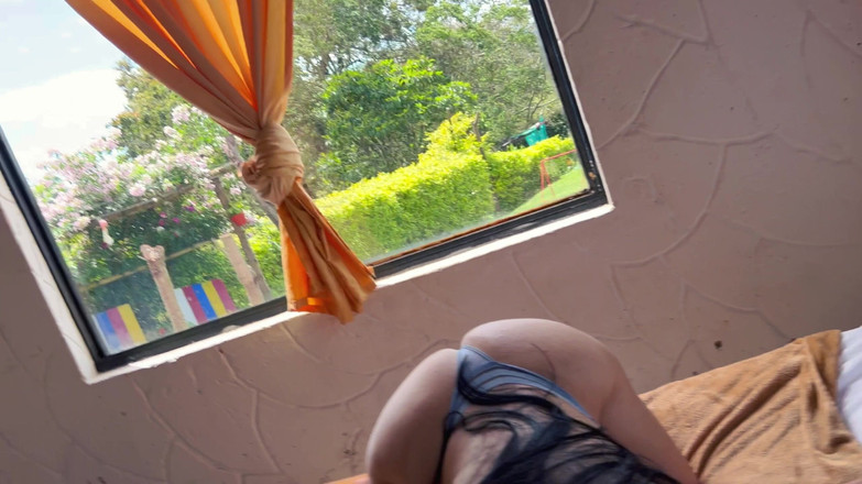 Anotonella-jones: Meine Physiotherapeutin führt eine therapie an meinem gebrochenen Bein durch,...