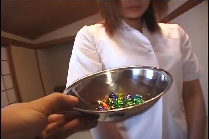 Japan Babe: Сногсшибательной горячей японской крошке трахают ее волосатую киску