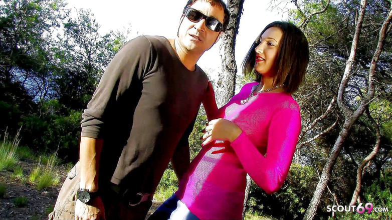 Full porn collection: Styvfar knullar mager tonåring i röpan på semester och ger...