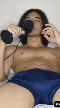 Ohh I Can't Resist My Hot Body...