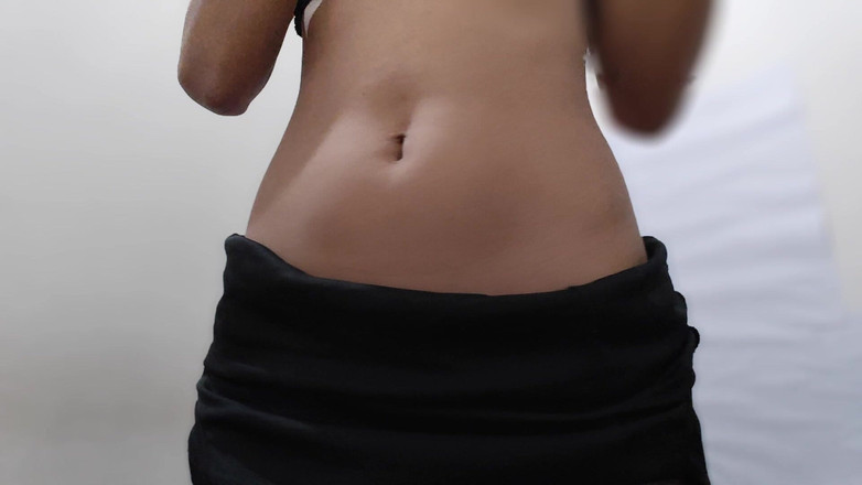 desigirl93: 髪の毛が生えていない学校でまだティーンエイジャーの村の女の子のぽっちゃりマンコ