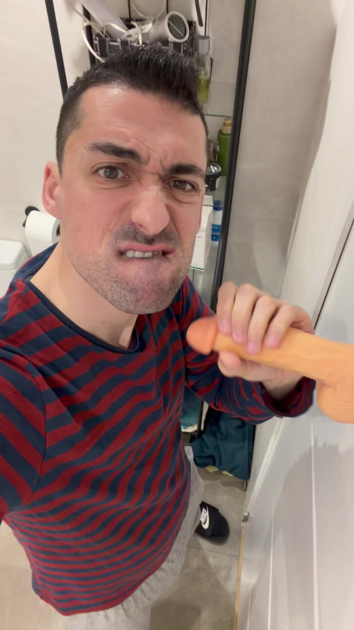 Liam Harding: Sexy Stepdaddy Riding Dildo