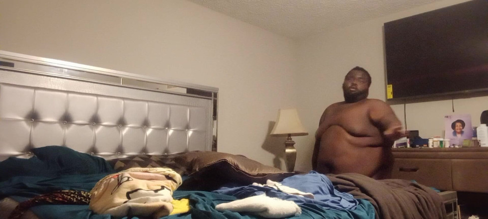 Andrew Adams: Chupé un consolador entre mis tetas hasta que mi boca...