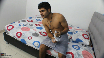 tommyy: 내 방 정액 날가스에서 내 속옷으로 몸을 만지는 의붓여동생 찾기 - 스페인어 포르노