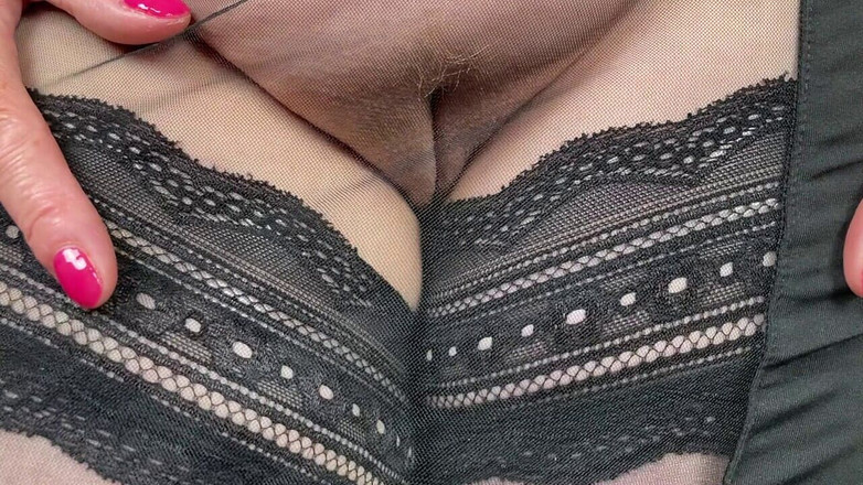 Mr MF: Ступни миссис зрелой в очень сексуальном платье