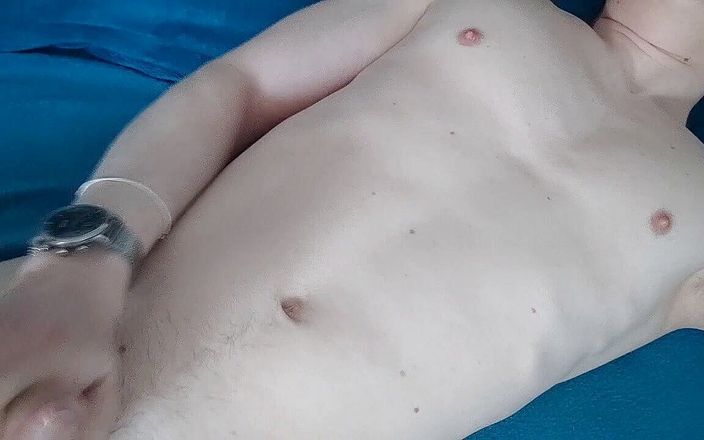 Kayden Taylor studios: White skinny boy 18+ wanks in his bed