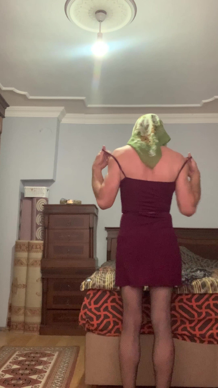 cd_aysemmm: Mama mea vitregă cu curul mare hijabi se dezbracă