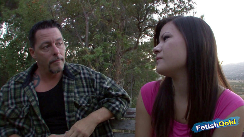 Family Role Play: Padrasto ensina sua jovem enteada como agradar um cara