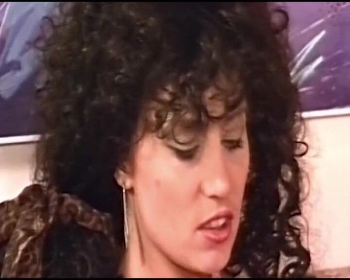 Deutsche Frauen: ストッキングを履いたザーメンを食べるドイツ人熟女が大きな顔射をしました