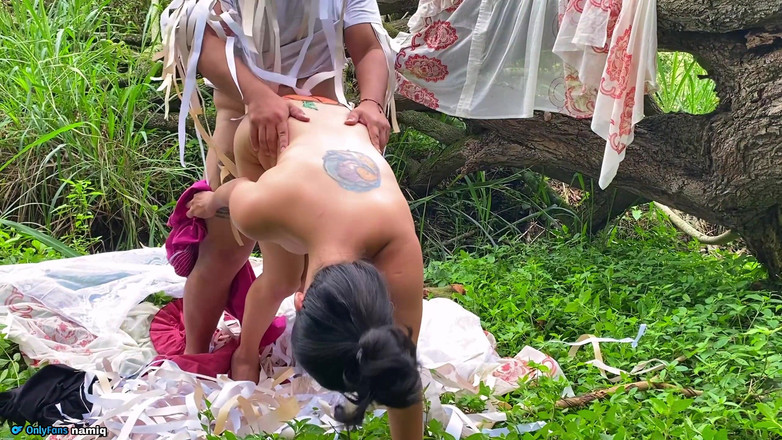 Solo_incognita: Spécial Halloween - Un épouvantail d'oiseau baise une citrouille