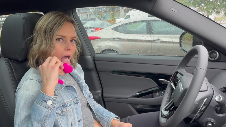 Serenity Cox: Cumming hard drive thru s lush dálkově ovládaným vibrátorem