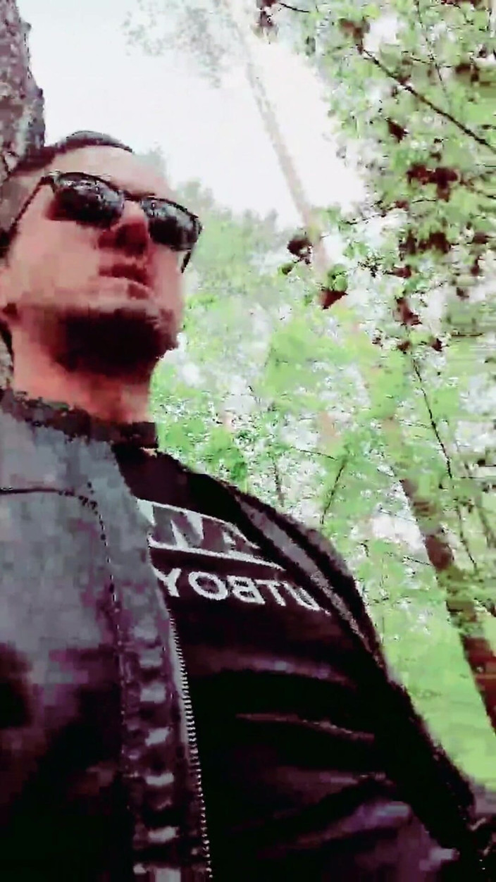 Slutboyben: Seksi erkek delisi teşhirci seyir alanında teşhir