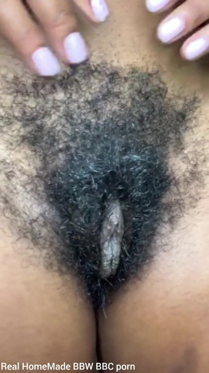 Super sexy ebony cuties: Frecare stimulându-mi pizda păroasă cu vibrator