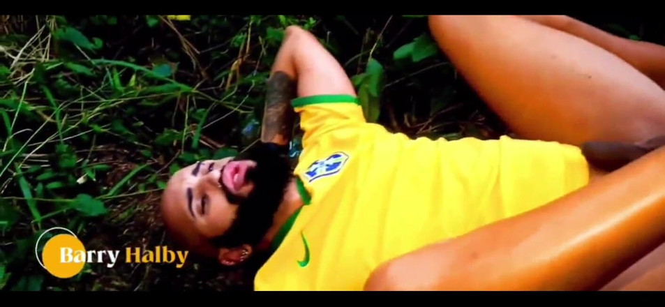 barryhlaby: Straight Men Hook up in the Bushes After the Game