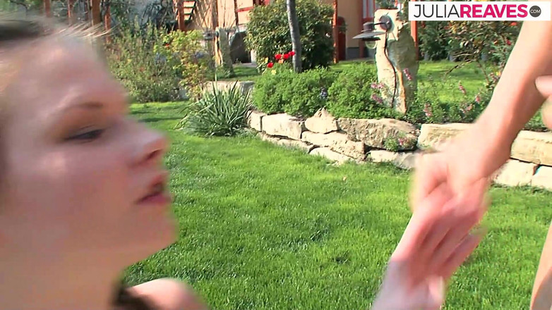 Discover 4K: Si jalang comel yang berusia 20 tahun dikongkek luar pertama daripada...