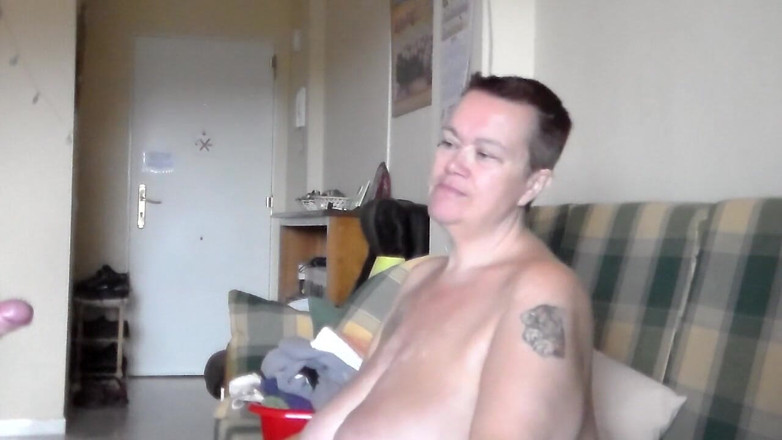 Sex hub couple: John's hard cock goes into Jen's mouth
