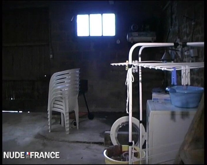 La France a Poil: Signora scopata in ogni angolo della casa!