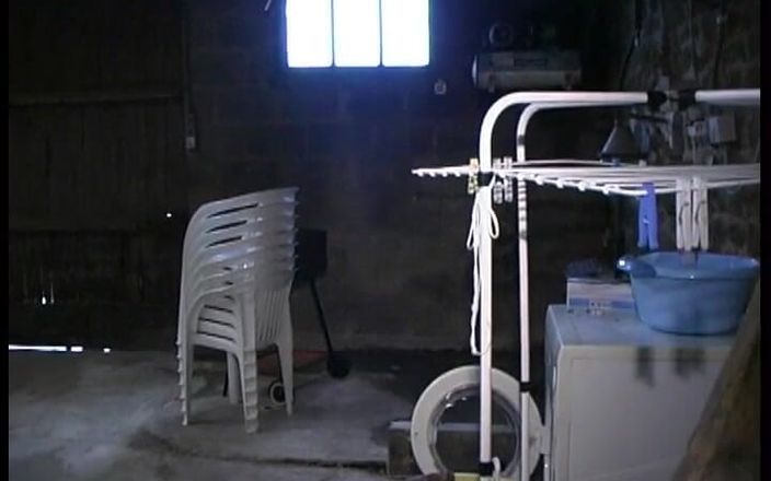 La France a Poil: Doamnă futută în fiecare colț al casei!