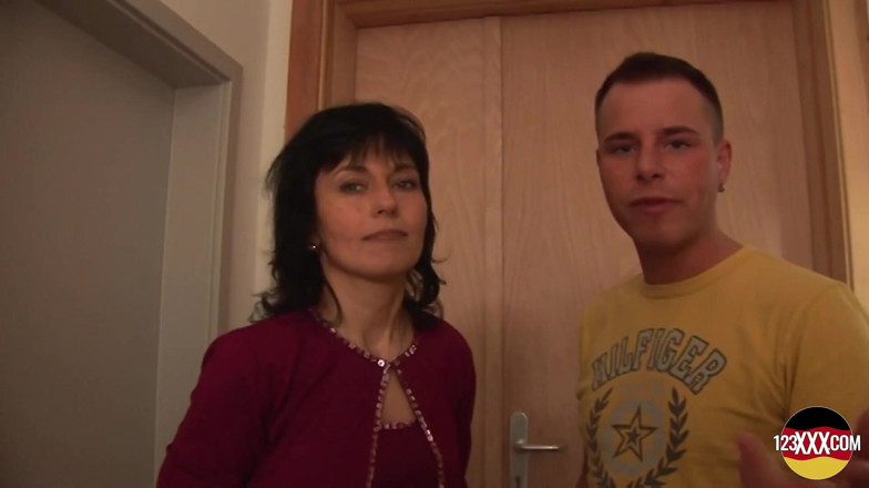 123XXX - 100% Amateurs: After a Brief Chat, the Sexy Brunette Explains Who Rides...