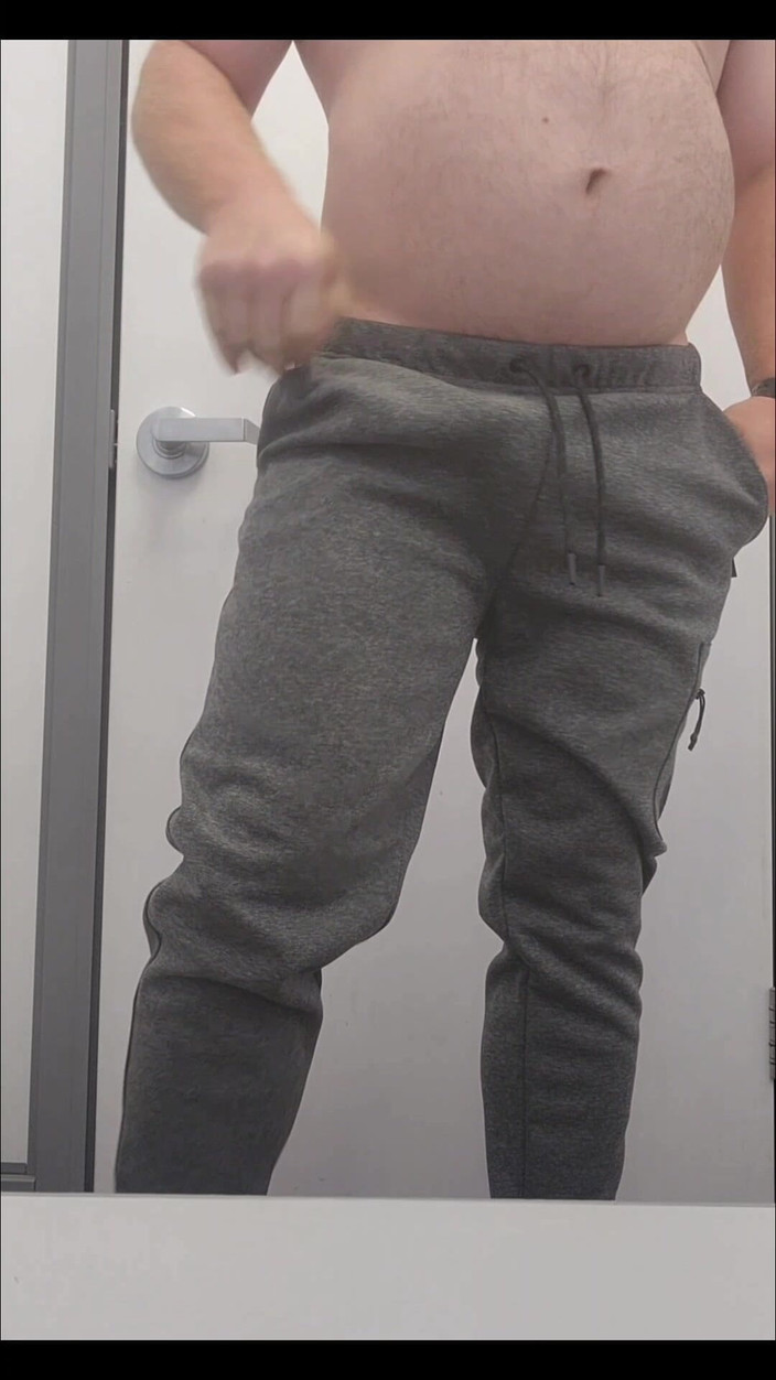 Djk31314: Essayez des vêtements avec une fin agréable.