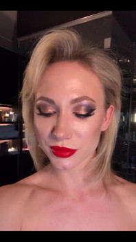 Heavy, Seductive Makeup or Casual Beauty?try Not to Blink, You Might Miss Something