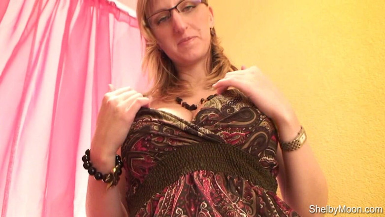 Only Big Melons: Spilla sui capezzoli da molto tempo