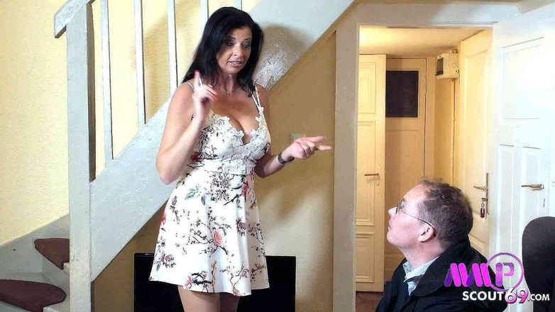 Full porn collection: Německá zralá Dacada nechala nerd exekutora šukat, aby vyčistil depa