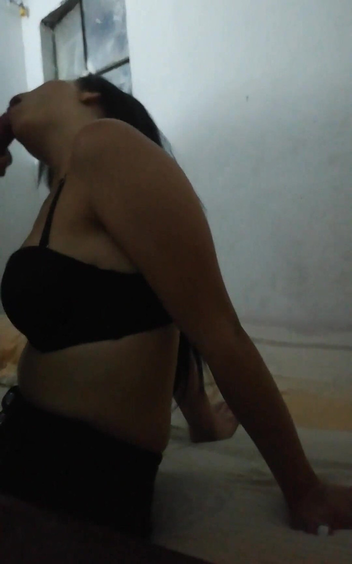 Crisanto999: Dis-moi si je la suce bien ? Tu aimes mes vidéos ?