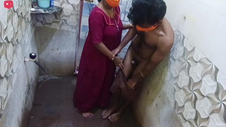Mami4711: India esposa en cuarto de baño caliente - video de grabación