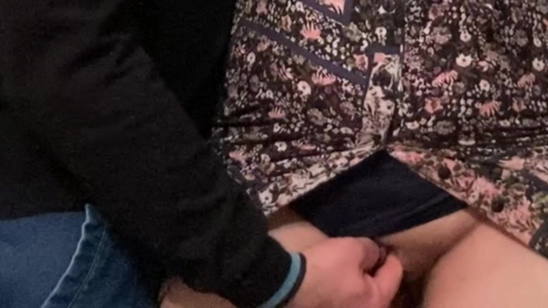 Niki studio: MILF Seksi Mendapat Gosok Klitorisnya di Kereta Bawah Tanah