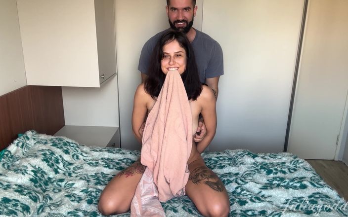 Shamelesscouple: Julia první lechtání a výzva video