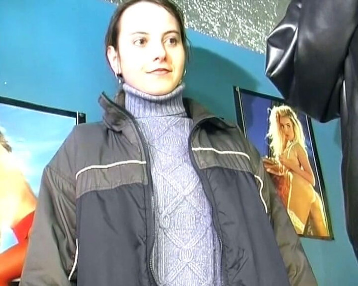 German's Lesbian: Abgeschleppte deutsche lesbe genießt necken und fingern