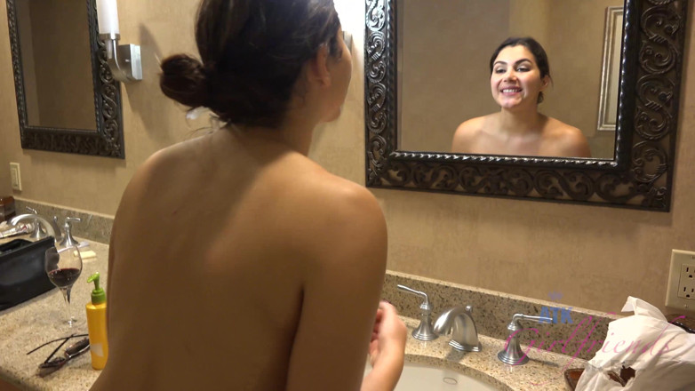 ATK Fans (Girlfriends): Virtual vacation Las Vegas with Valentina Nappi 1/2